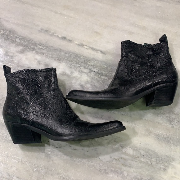 Gianni Bini Black Tooled Leather Booties sz: 6.5 - Picture 3 of 10